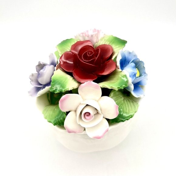 Vintage AYNSLEY Flower Bouquet Basket Figurine Hand Painted and Modelled England - Picture 3 of 8
